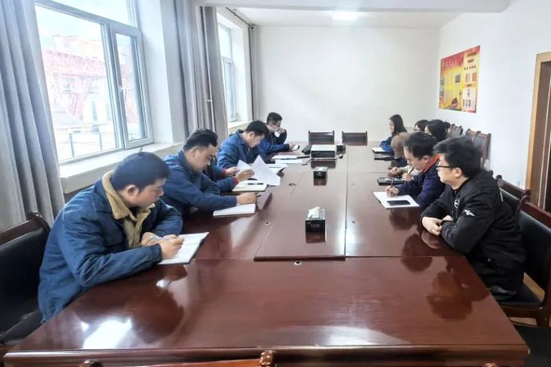 配送公司团支部召开集团“两会”精神专题学习会